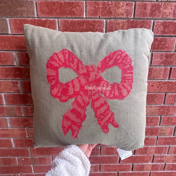 TARGET THRESHOLD STUDIO MCGEE DARK GREEN RED BOW PILLOW 1CT - Picture 1 of 4